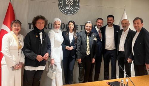 Bakandan yemek sözü aldı… Kültür ve Turizm Bakanı Mehmet Nuri Ersoy ile Londra’da Türk yemeği yiyecekler…
