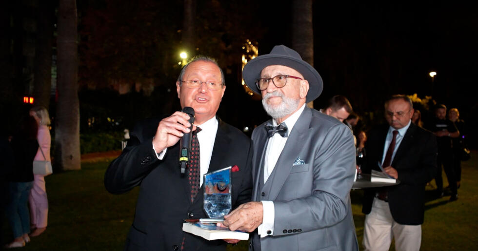 İzmirli duayen Magazin Gazetecisi Mehmet Kurt’un ilk romanı  “Ceviz Bebekler ve klibi için özel bir tanıtım etkinliği düzenlendi.