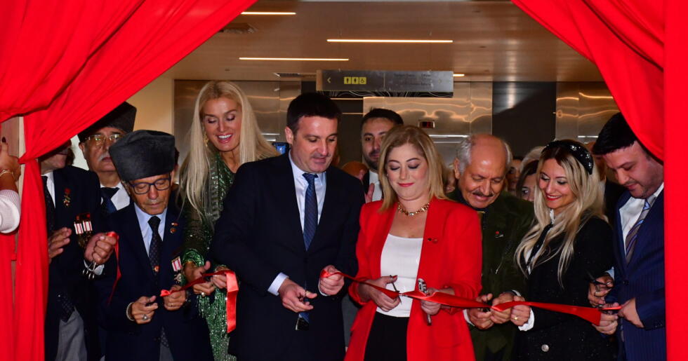 Ataşehir’de Cumhuriyet Coşkusu: “Atamızın Kıyafetleri” Sergisi Ziyarete Açıldı