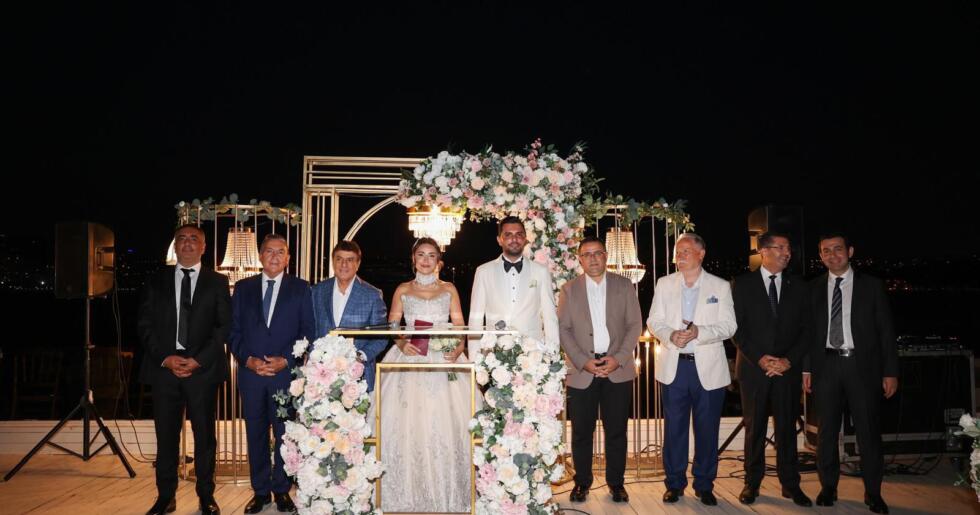 Boğazda masal gibi düğün