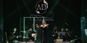 “Ben Kimseye Küs Değilim!” – Niran Ünsal İzmir’de Sessizliği Bozdu