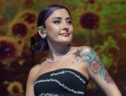 Güzel şarkıcı Melek Mosso, önceki akşam Kıbrıs’taki Chamada Prestige Hotel’de sahne aldı.