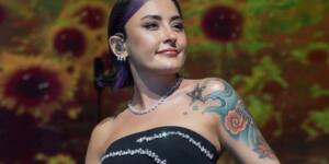 Güzel şarkıcı Melek Mosso, önceki akşam Kıbrıs’taki Chamada Prestige Hotel’de sahne aldı.