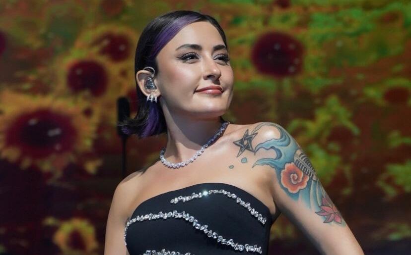 Güzel şarkıcı Melek Mosso, önceki akşam Kıbrıs’taki Chamada Prestige Hotel’de sahne aldı.