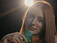 Arzu Efimia’ dan 4’cü Single Calısması “AŞK ACIMAZKİ ” Romantik Calısması İle Müzik Severlerle Buluşuyor…