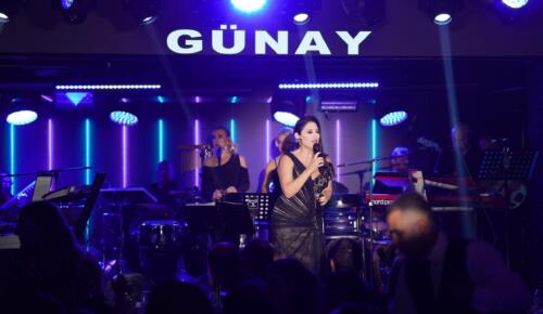 AŞKIN NUR YENGİ’DEN GÜNAY’DA UNUTULMAZ GECE