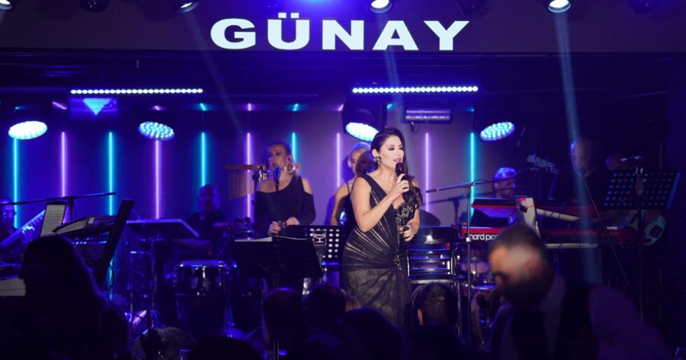 AŞKIN NUR YENGİ’DEN GÜNAY’DA UNUTULMAZ GECE