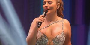 DEMET AKALIN ANTALYA’DA SAHNEDE PARLADI!