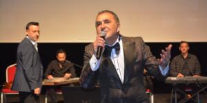 Aygün Karadoğan’dan Sanata Saygı Duruşu: Zeki Müren Şarkısıyla Çorlu Sahnesinde