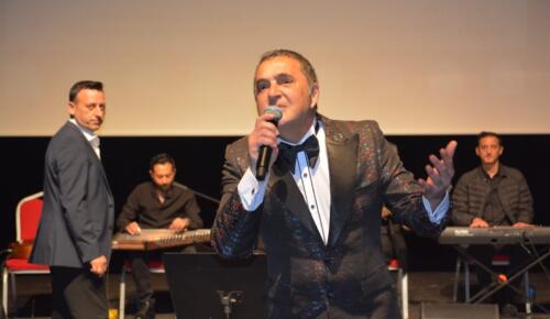 Aygün Karadoğan’dan Sanata Saygı Duruşu: Zeki Müren Şarkısıyla Çorlu Sahnesinde