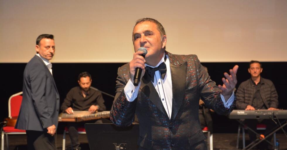 Aygün Karadoğan’dan Sanata Saygı Duruşu: Zeki Müren Şarkısıyla Çorlu Sahnesinde