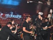 ECE GÜRSEL’DEN SAHNE ÖNCESİ AÇIKLAMALAR: “AŞKA UZAĞIM, İŞLER ÇOK YOĞUN”