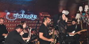 ECE GÜRSEL’DEN SAHNE ÖNCESİ AÇIKLAMALAR: “AŞKA UZAĞIM, İŞLER ÇOK YOĞUN”