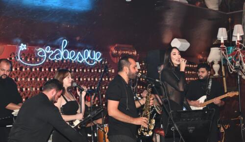 ECE GÜRSEL’DEN SAHNE ÖNCESİ AÇIKLAMALAR: “AŞKA UZAĞIM, İŞLER ÇOK YOĞUN”