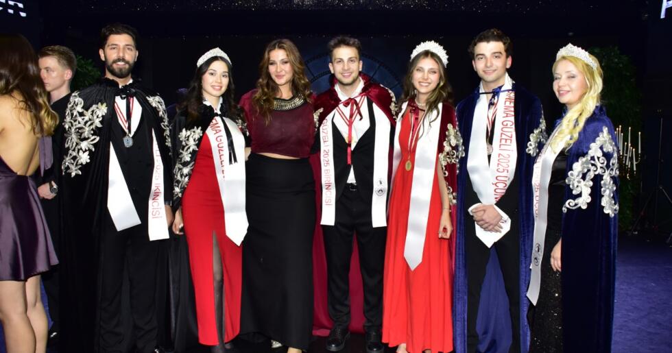 TÜRK SİNEMASININ YENİ YILDIZLARI SAHNEYE ÇIKTI