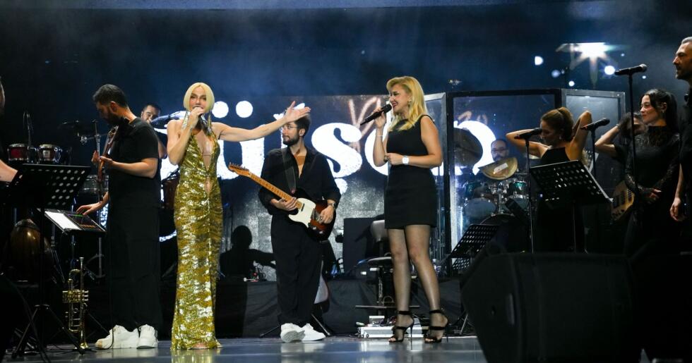 Gülşen’den şarkı sözü aldı..