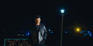 Yeni şarkıya   hurdalıkta klip