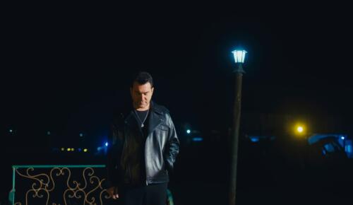 Yeni şarkıya   hurdalıkta klip