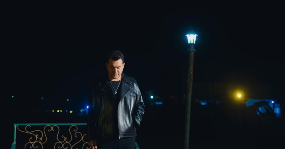 Yeni şarkıya   hurdalıkta klip