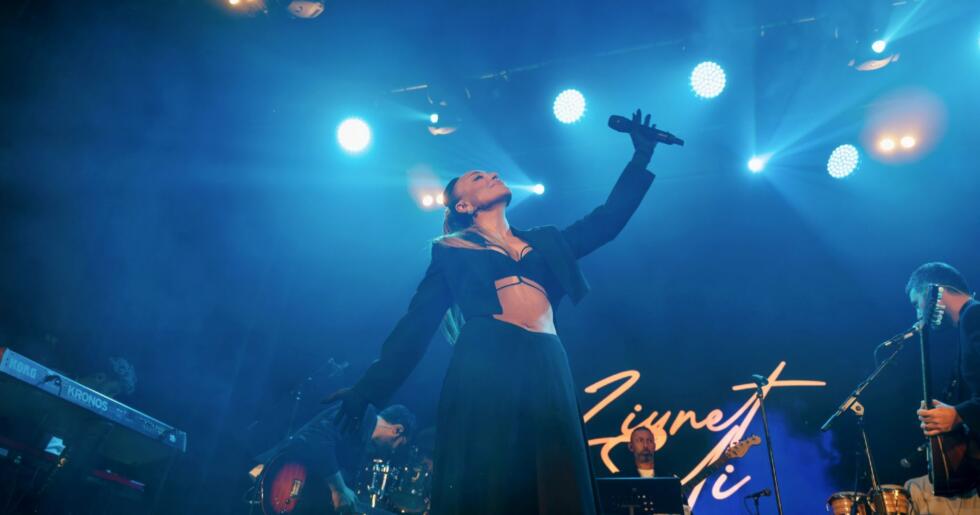 Ziynet Sali’den Londra’da 25. Yıla Görkemli Final