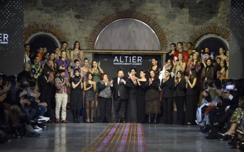 KRALİÇELER GECESİ: KUTNU İPEĞİ TASARIM YARIŞMASINDA GÖRKEMLİ DEFİLE