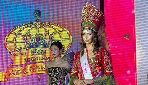 Sabiha Alakuşu’nun geleneksel Osmanlı kostümü dünya birinciliği aldı.