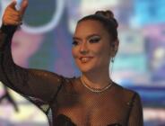 Demet Akalın, tarzıyla da geceye damgasını vurdu…