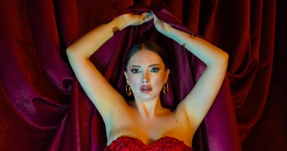 “Yerli ve Milli Adele” Feyruz Barış Sahnede Fırtına Gibi