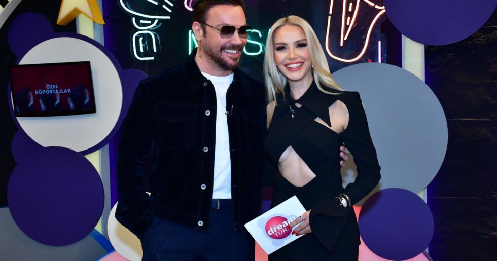 SİNAN AKÇIL’DAN ZEYNEP BOZKAYA’YA SÜRPRİZ ŞARKI!