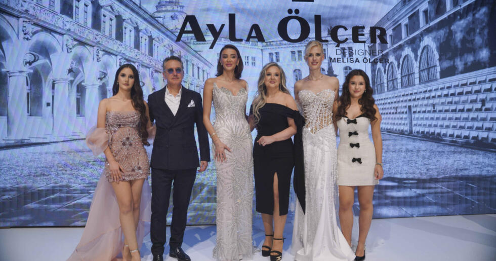 AYLA ÖLÇER DEFİLESİ İZLEYENLERİ BÜYÜLEDİ
