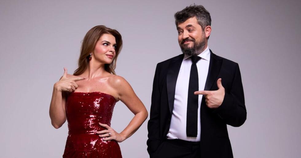 Pelin Karahan Sahneye indi, Maskeler Düştü