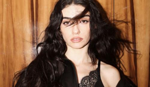 GEÇTİĞİMİZ YILIN    ‘STİL SAHİBİ KADIN OYUNCUSU’  HAZAR ERGÜÇLÜ   ELLE STYLE AWARDS 2026 SAHNESİNDE   BU KEZ ÖDÜL TAKDİM EDECEK