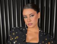 ATİYE ışıl ışıl aynalı tarzıyla ödül töreninde tüm dikkatleri üstüne çekti.