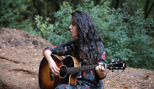 Modern Çağın Kadın Ozanı Neslihan’dan İkinci Güçlü Adım: “Hadi Sar En Başa” Klibi ile Yayında