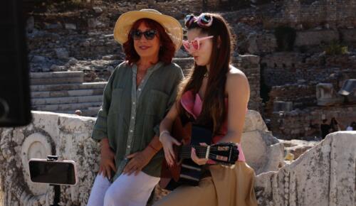 USTA OYUNCU OYA BAŞAR VE GENÇ YETENEK NAZLI YAĞCI ÖRNEK BİR BABAANNE-TORUN HİKAYESİYLE KARŞIMIZA ÇIKIYOR!