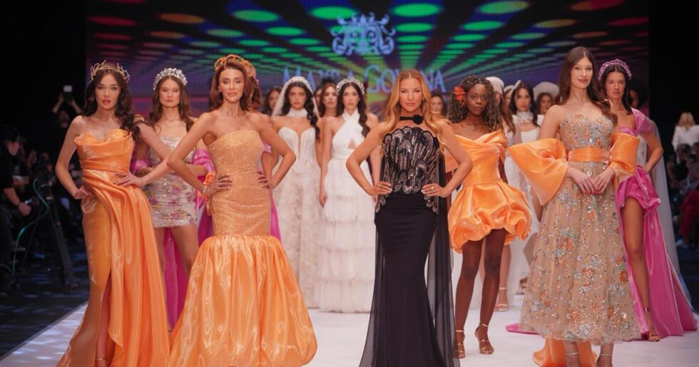 ÖZGE ULUSOY VE CEREN ARSLAN’LI MUHTEŞEM DEFİLEDE GÖRSEL ŞÖLEN