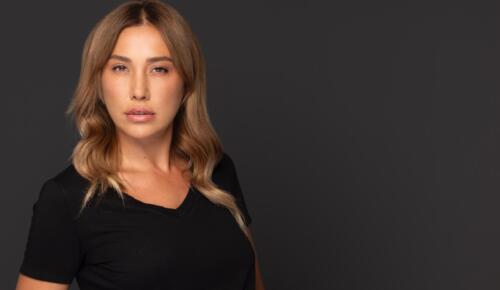 Aslı Başak Hanoğlu’ndan Sahneye Cesur Yürüyüş: Mankenlikten Oyunculuğa Güçlü Bir Dönüşüm