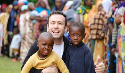 Özgür Aras’tan Afrika’ya Umut Taşıyan Yolculuk