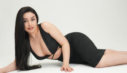 NUR FARAJ TİYATROYA HAZIRLANIYOR