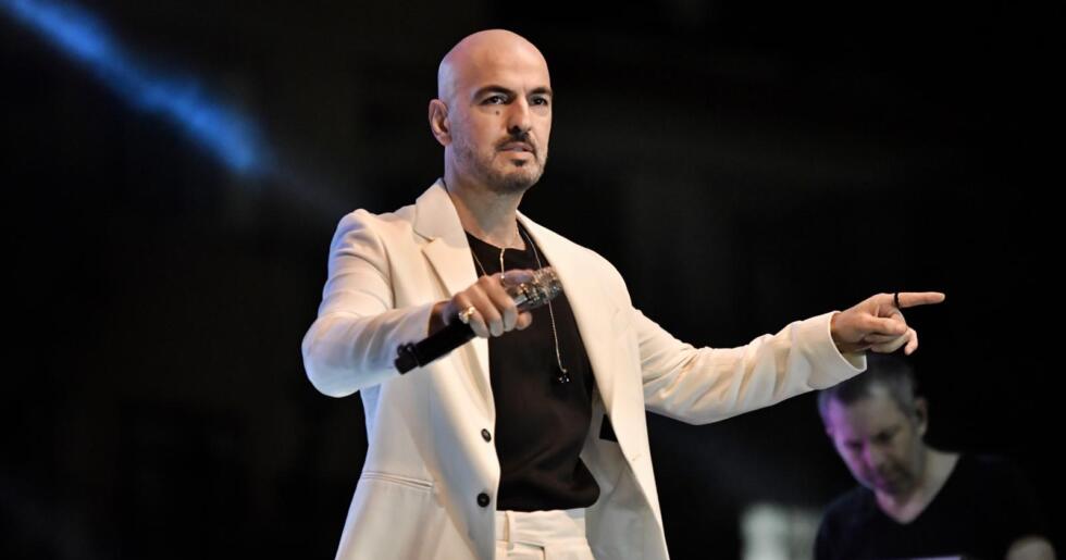 Soner Sarıkabadayı Türkiye turnesinde dur durak bilmiyor!