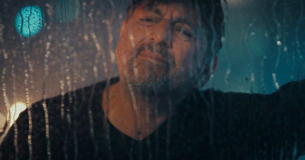 KAMİL HAZAR’DAN AŞKA SESLENEN YENİ ŞARKI: “BİR SEVDİĞİM VAR”