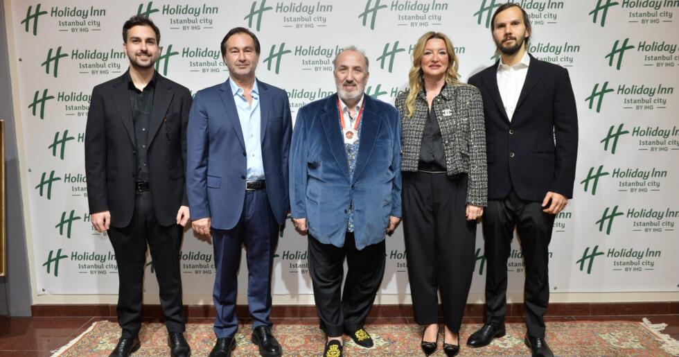 UĞUR BATUR’DAN MEHMETÇİKLER İÇİN ANLAMLI MÜZAYEDE