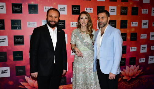 Bollywood Işıltısı Raffles İstanbul’u Sardı  Ünlüler Alışveriş Davetinde Buluştu