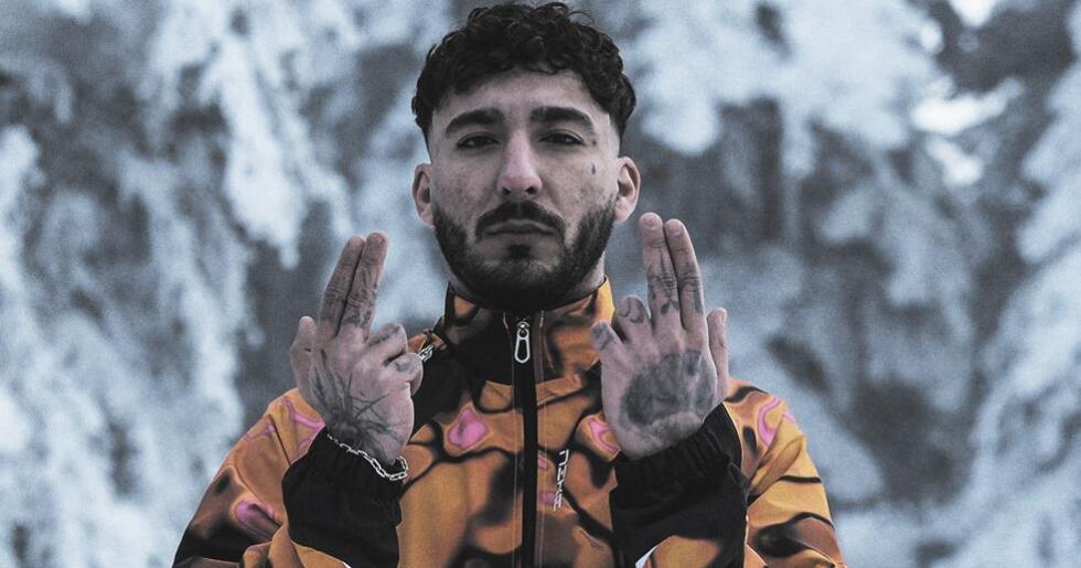 Yeni Şarkısıyla Zirvede!