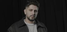 İş dünyasındaki başarılarını müzikle taçlandırmaya hazırlanan Derkan, iddialı bir çıkışla müzik kariyerine adım attı.