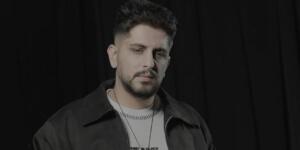 İş dünyasındaki başarılarını müzikle taçlandırmaya hazırlanan Derkan, iddialı bir çıkışla müzik kariyerine adım attı.