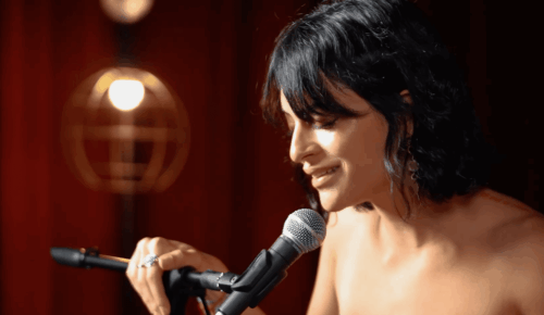 Sena Şahin “Yaralı”yı Akustik Yorumu ile Yeniden Dinleyiciyle Buluşturuyor