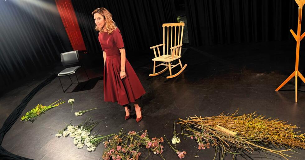 İNCİ TÜRKAY LONDRA PRÖMİYERİNDE AYAKTA ALKIŞLANDI