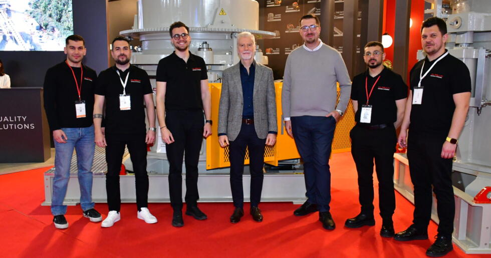 GÜRSAN İNŞAAT MAKİNALARI Genel Müdürü Ümit Ömer Kınav verdikleri hizmetleri anlattı.