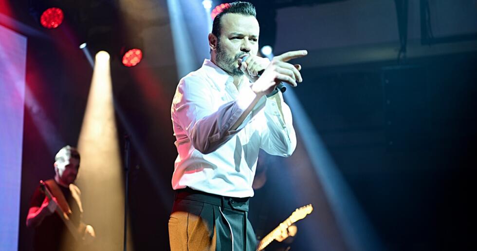 Deha Bilimlier Sahne Enerjisiyle Girne’yi Salladı: “Yeni Şarkıya Neredeyse Ev Parası Ödedim”